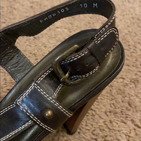 Stuart Weitzman grommet leather shoes - Picture 6 of 6